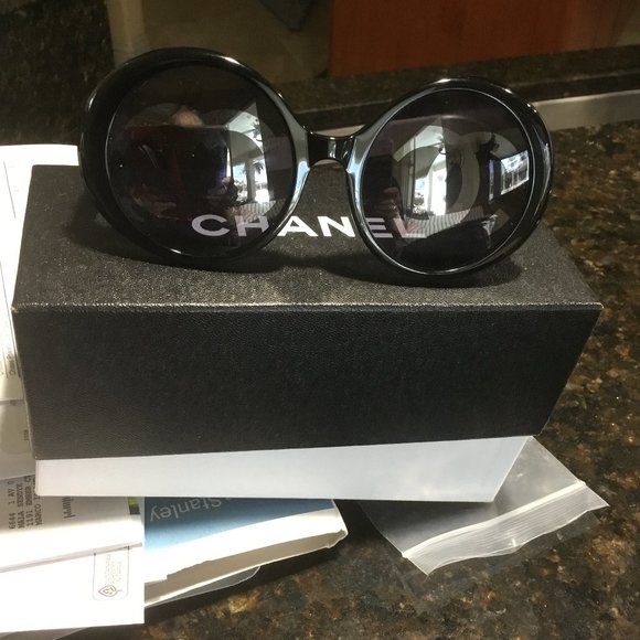 Chanel 1993 Black CC Logo Round Lens Sunglasses new $3500 main image 11